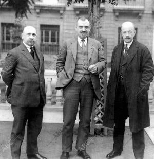 De izquierda A Derecha: los Delegados Rusos Constantin Popoff, Dmitry Sverchkoff...