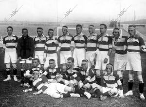 Equipo de «rugby» de la Academia de Infantería, campeón regional, que disputó la...