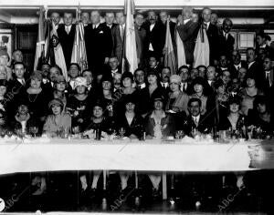 El Sr. González Llana (X), en la presidencia del banquete con que Fue Obsequiado