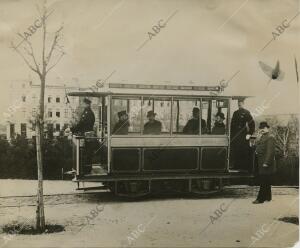 Fotografía del primer tranvía electrico del mundo contruido por la empresa...
