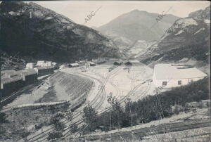 La estación de Canfranc, el muelle y una parte del pueblo de Arañones