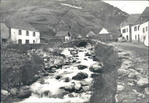 Vista del río negro al entrar en Viella para Unirse al río Garona