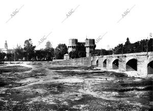 El Puente de Serranos, con las torres del mismo nombre al fondoFoto: Vicente...