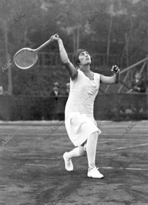 La Señorita Lilí Álvarez en un partido del campeonato de tenis que se Celebra en...