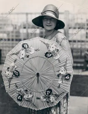 Un modelo para Ascot: en la Imagen, sombrilla de 1929