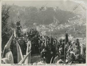La Real Hermandad del Santo Vía-Crucis, marcha con el paso del Jesús de la...