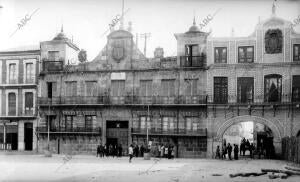 Vista de las Casas Consistoriales y la plaza mayor del pueblo Medina del Campo...