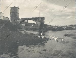 Restos del puente románico de Portomarin