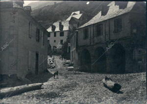 Vista de una calle de Viella (Lérida)