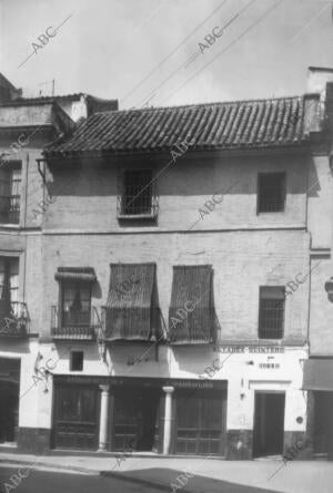 Calle Álvarez Quintero - taberna de la Escoba