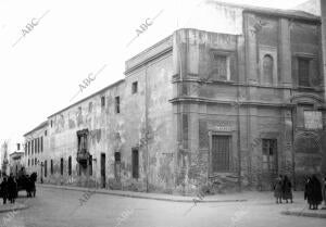 Fachada de la cárcel Sevillana del Pópulo, que mira A la calle del mismo Nombre