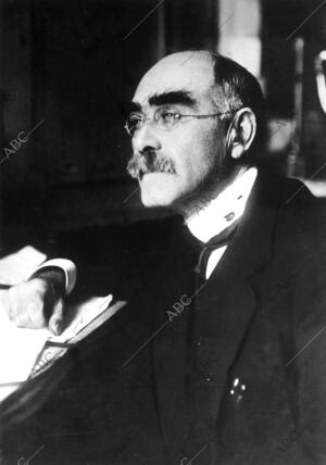 El escritor Rudyar Kipling, premio Nobel 1907