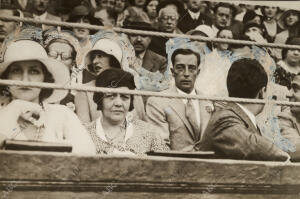 El actor Buster Keaton en la plaza de toros