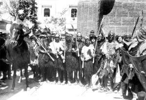 Alcoy (Alicante). Abril de 1930. Escuadra negros de los Montañeses