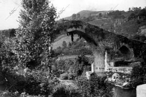 Puente romano del pueblo Cangas de Onis (Asturias)