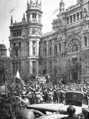 El palacio de Comunicaciones donde se Puso la primera bandera Republicana