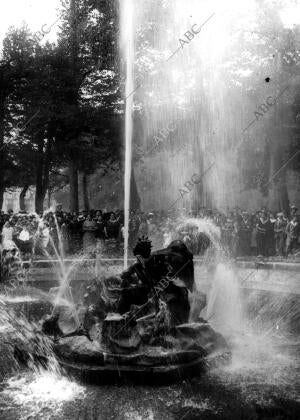 Vista de la fuente de Neptuno en el palacio de la granja de san Ildefonso...