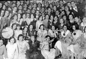 Grupo de señoritas que concurrieron a la caseta de Castilla La Vieja y León