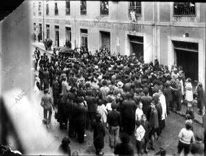 Ante el juzgado de instrucción de Avilés (Asturias), Esperando la salida de los...