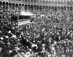 Mitin en la plaza de Toros de Madrid