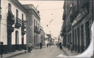 Calle de Peñarroya en la que Podemos Encontrarnos Comercios como la farmacia