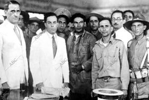 De izquierda a derecha: el Dr. Julio Grau San-Martín, el nuevo presidente de...