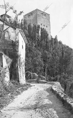 La cuesta del Rey chico en el paseo de los Tristes (carrera del Darro)