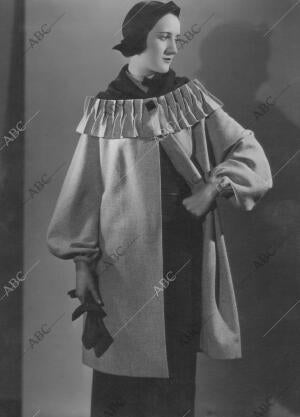 En la Imagen, abrigo de 1934 modelo Bruyéres