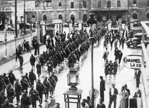 La legión desfila por Oviedo tras los sucesos de octubre de 1934