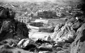 Vista de la plaza de Toros de Aguila desde el Castillo (Murcia)