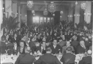 aspecto de la sala del gran hotel en el banquete del Sr. Chapaprieta