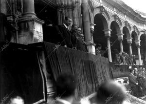 mitin de Martínez Barrio, Blasco Grazón y Lluis Companys en la plaza de Toros de...