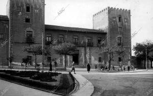 El palacio de los Marqueses de casa Valdes donde se Instaló la Fabrica de...