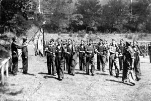 Desfile de las Milicias de Bilbao, después de recibir la bandera Confeccionada...