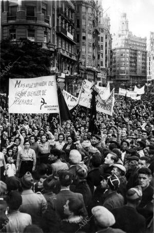 Aspecto que Presentaba la plaza de Emilio Castelar, en Valencia, durante una...