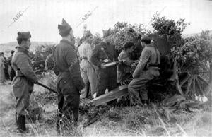 Los Artilleros Republicanos de Ávila Bombardeando A las Fuerzas Nacionales que...