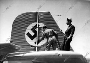 Un trimotor de Bombardeo, Traido de Alemania para ayudar A las Tropas...