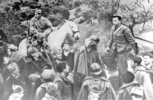 El poeta Miguel Hernández arenga a las tropas durante la Guerra Civil española