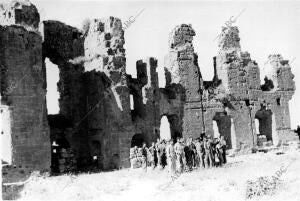 Efectos del bombardeo de la artillería Republicana en el monasterio de monte...