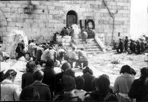 Primera misa delante de las Paredes de las Ruinas del santuario de la Virgen de...