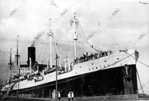 Llegada del vapor «Sontay» al puerto en la Unión Soviética, con 1500 niños...