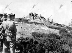 Los Primeros Soldados del coronel Antonio Aranda Coronan el Espandes y Ven el...