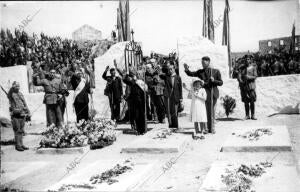 El capitán general Dávila, Generales de la guardia civil y Autoridades durante...