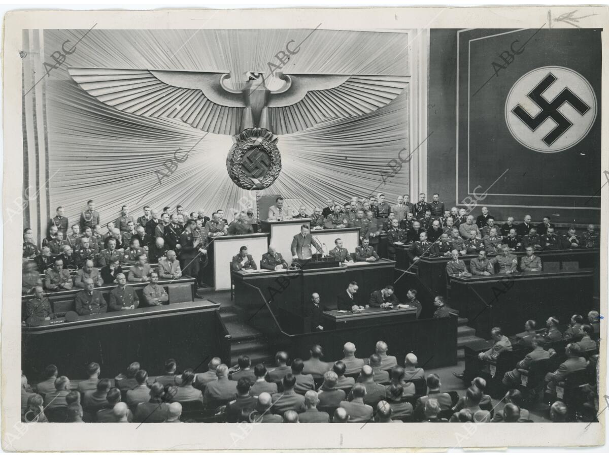 Hitler, pronuncia su histórico discurso en la sesión del Reichstag, en