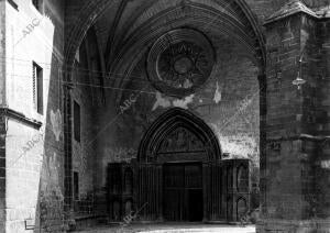 Portico de la iglesia san Salvador en Sangüesa (Navarra)