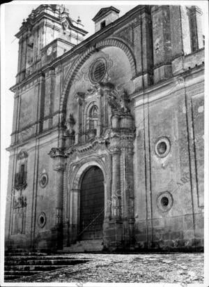 Portada de la iglesia parroquial de estilo barroco san Juan Bautista, Situada en...