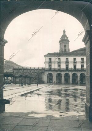 Exterior del claustro y torre de la iglesia