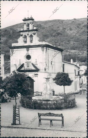 La plaza del ayuntamiento con su Bella y Artística fuente