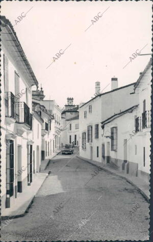 Calle de Almonaster la real con sus Casas Blancas de cal