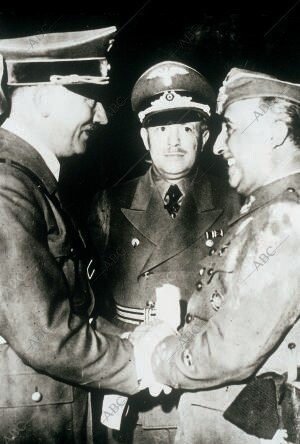 Hitler y franco se Despiden en el andén con un apretón de Manos